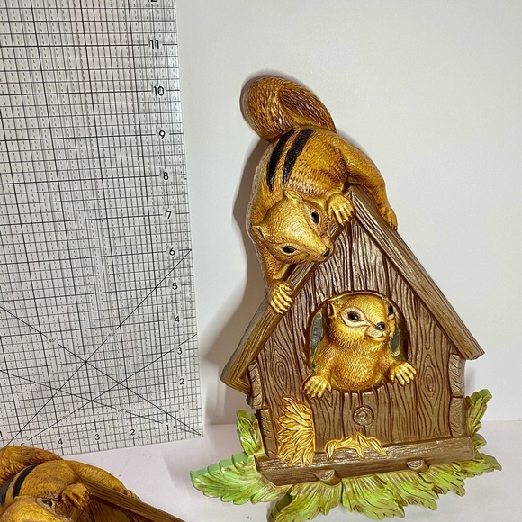 VINTAGE DART INC. SET OF WALL HANG DECOR - Picture 4 of 4